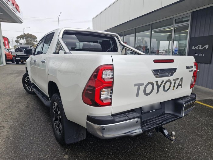 2022 Toyota Hilux SR5