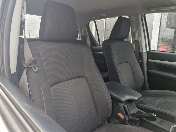 2022 Toyota Hilux SR5