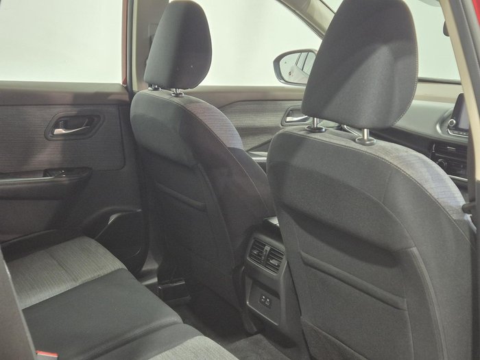2024 Nissan X-TRAIL ST