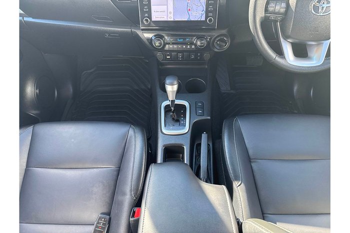 2022 Toyota Hilux SR5