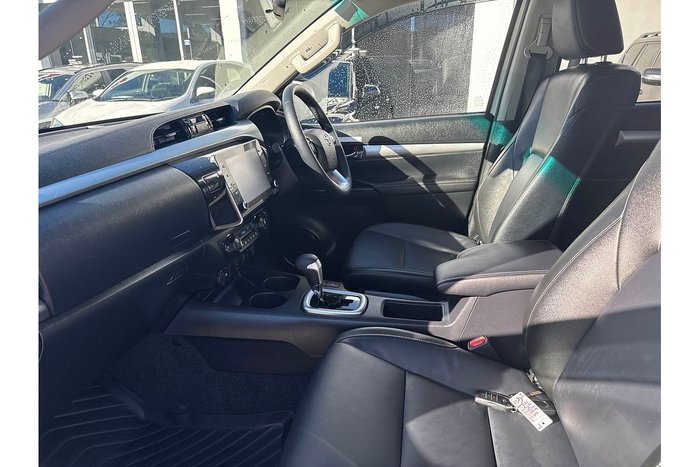 2022 Toyota Hilux SR5