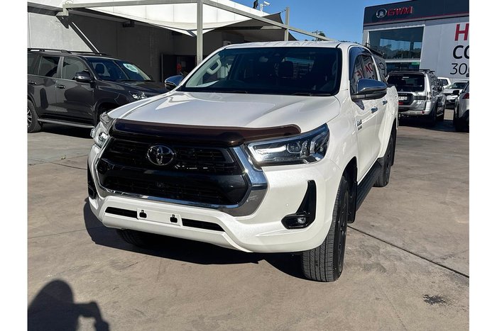 2022 Toyota Hilux SR5