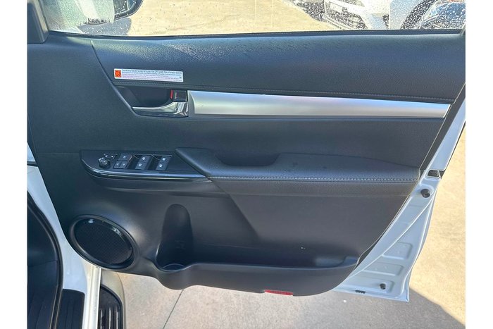 2022 Toyota Hilux SR5