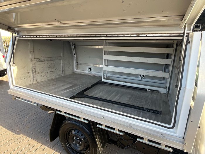 2018 Toyota Hilux Workmate TGN121R 4x2 Glacier White
