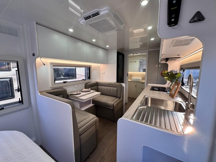 2025 Crusader My25 Musketeer Aramis Cafe Ensuite - Immediate Delivery