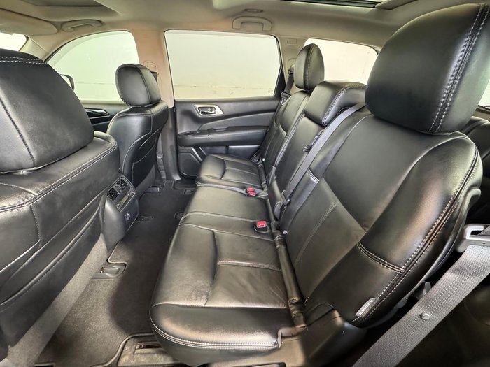 2018 Nissan Pathfinder ST-L