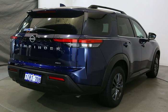 2022 Nissan Pathfinder ST-L