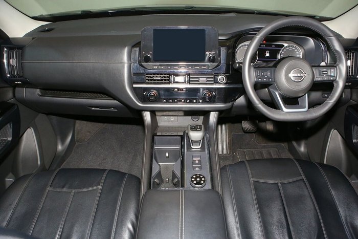 2022 Nissan Pathfinder ST-L