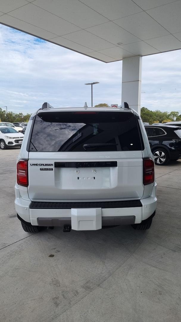2024 Toyota Landcruiser Prado VX