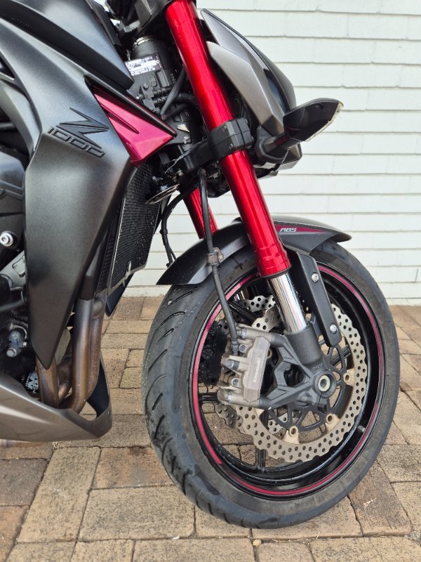 2015 Kawasaki Z1000 RED