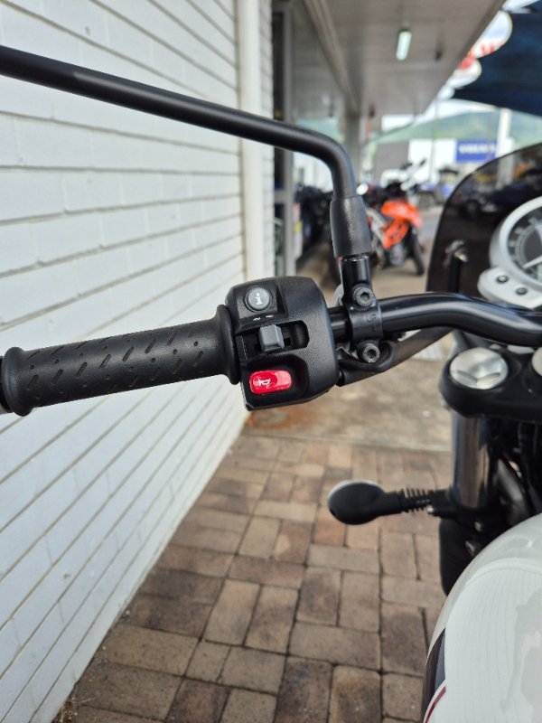 2018 Triumph STREET TWIN WHITE