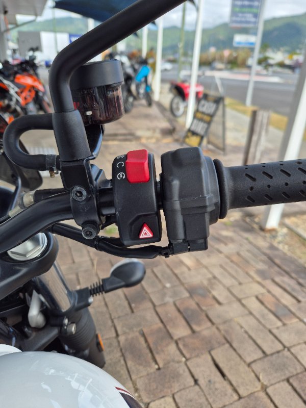 2018 Triumph STREET TWIN WHITE