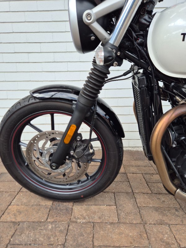 2018 Triumph STREET TWIN WHITE