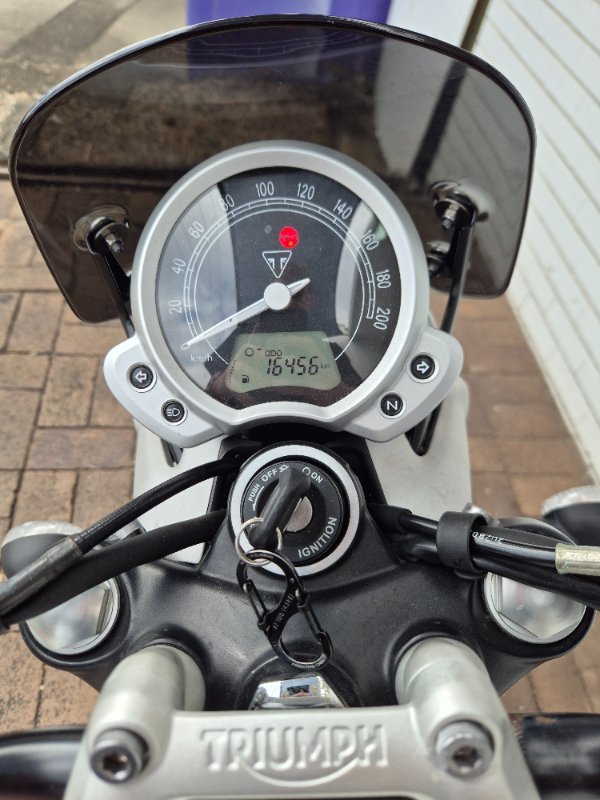 2018 Triumph STREET TWIN WHITE