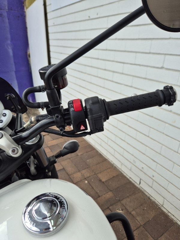 2018 Triumph STREET TWIN WHITE