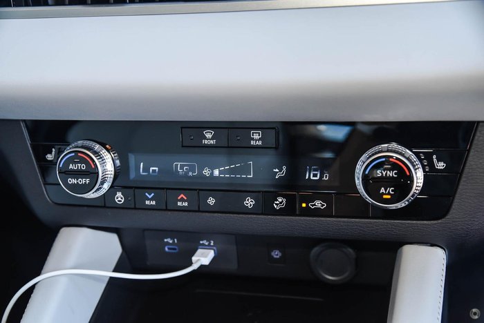 2025 Mitsubishi Outlander PHEV Exceed