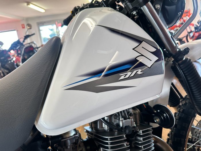 2025 Suzuki DR200SE (TROJAN) White