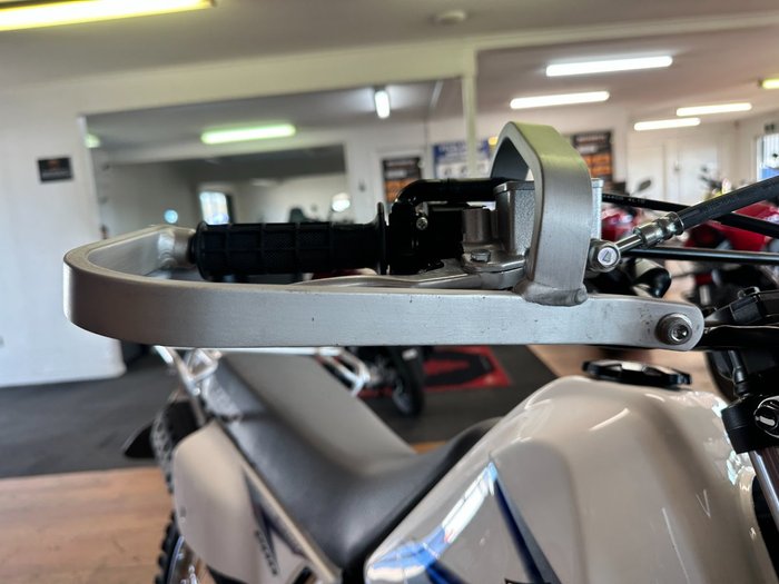 2025 Suzuki DR200SE (TROJAN) White