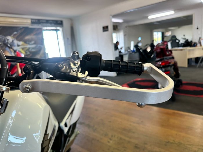 2025 Suzuki DR200SE (TROJAN) White