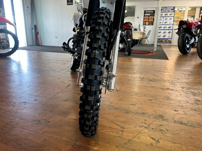 2025 Suzuki DR200SE (TROJAN) White