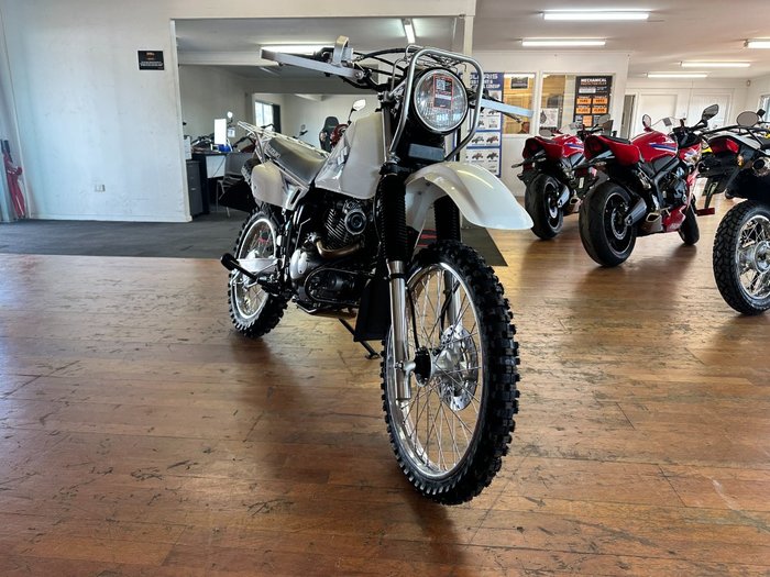 2025 Suzuki DR200SE (TROJAN) White