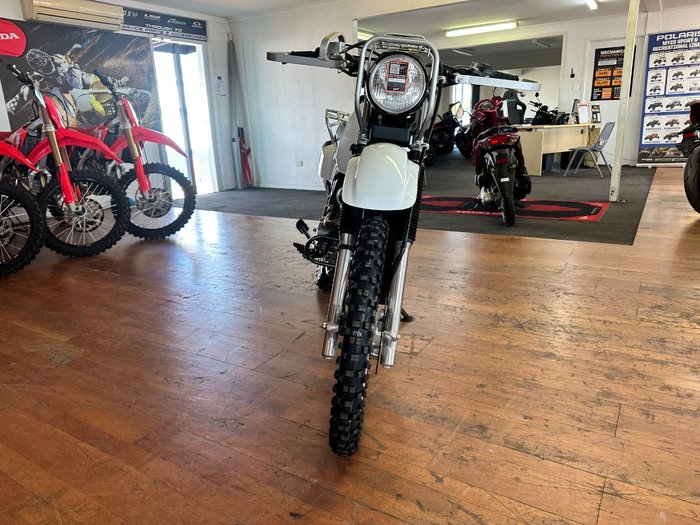 2025 Suzuki DR200SE (TROJAN) White