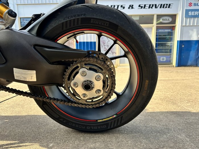 2017 Ducati 939 HYPERMOTARD Red