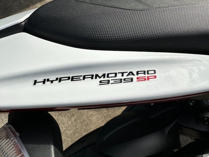 2017 Ducati 939 HYPERMOTARD Red