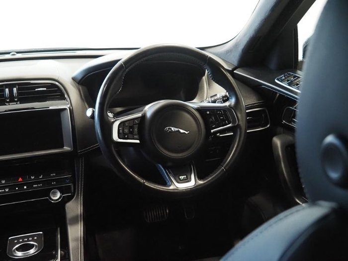 2019 Jaguar F-PACE 25t R-Sport