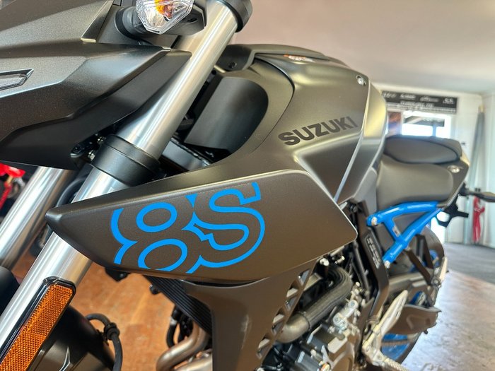 2025 Suzuki GSX-8S Black