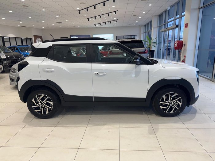 2025 Mahindra XUV3XO AX5L