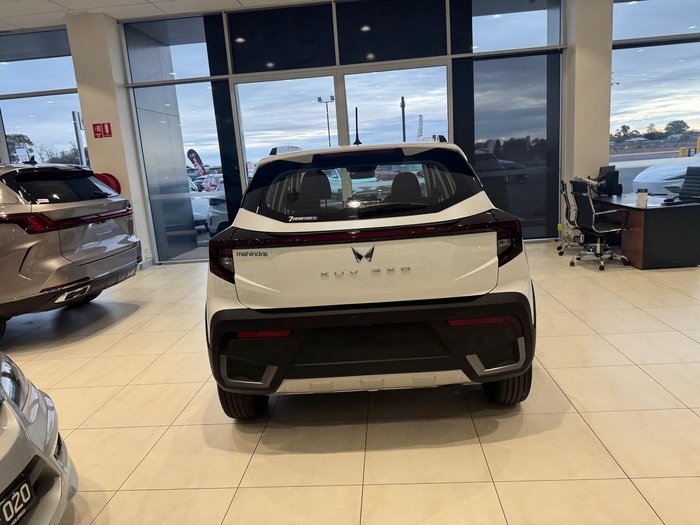 2025 Mahindra XUV3XO AX5L