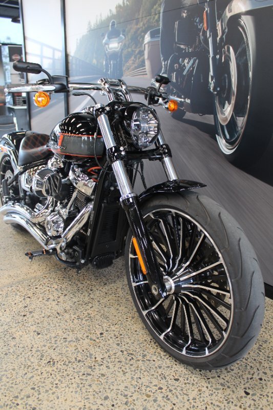 2023 Harley-davidson FXBR BREAKOUT (117) VIVID BLACK