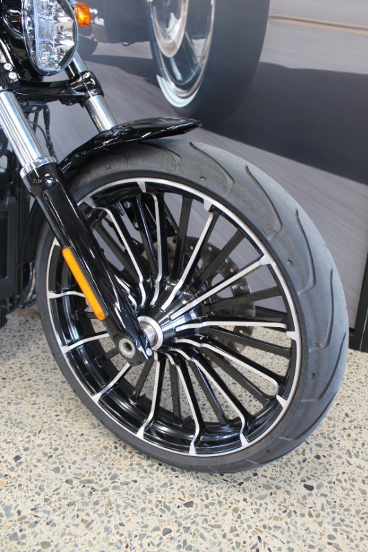 2023 Harley-davidson FXBR BREAKOUT (117) VIVID BLACK