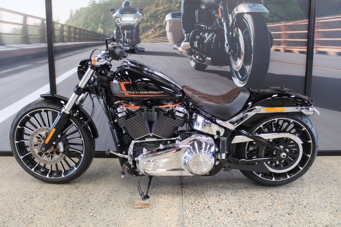 2023 Harley-davidson FXBR BREAKOUT (117) VIVID BLACK