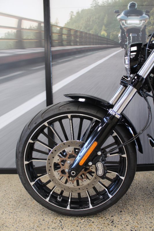 2023 Harley-davidson FXBR BREAKOUT (117) VIVID BLACK