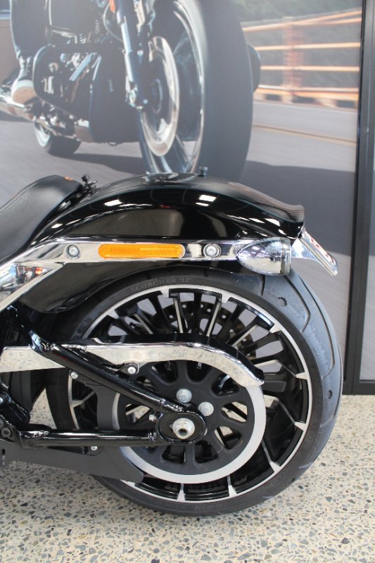 2023 Harley-davidson FXBR BREAKOUT (117) VIVID BLACK