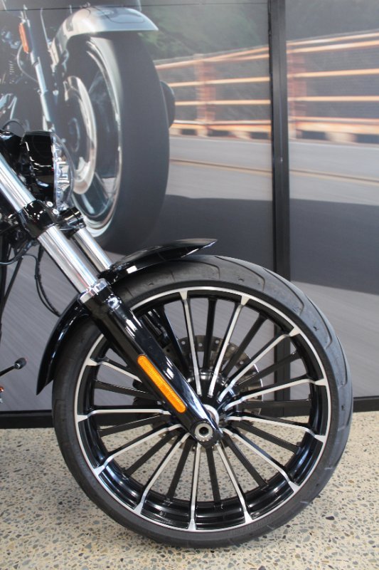 2023 Harley-davidson FXBR BREAKOUT (117) VIVID BLACK
