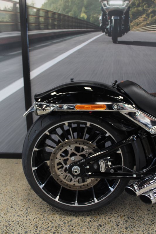 2023 Harley-davidson FXBR BREAKOUT (117) VIVID BLACK