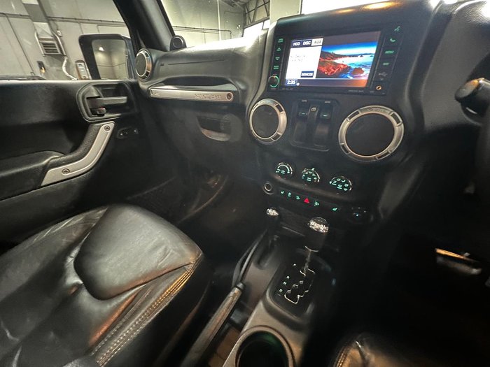 2014 Jeep Wrangler Overland JK MY14 4X4 Dual Range Black