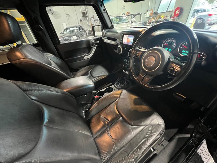 2014 Jeep Wrangler Overland JK MY14 4X4 Dual Range Black