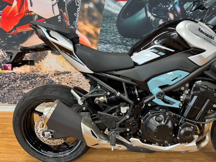 2025 Kawasaki Z900 SUPERNAKED Galaxy Silver / Metallic Spark Black