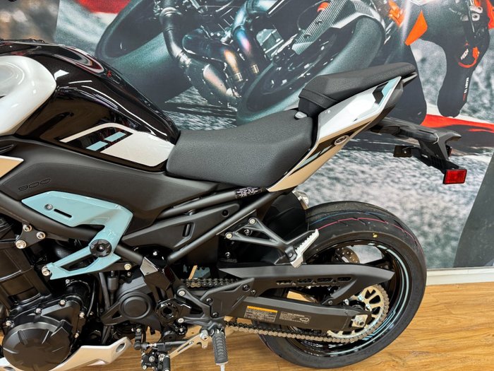 2025 Kawasaki Z900 SUPERNAKED Galaxy Silver / Metallic Spark Black