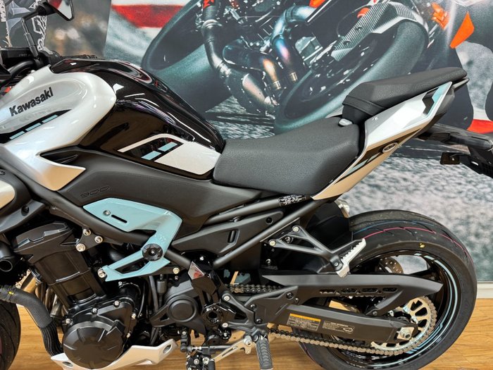 2025 Kawasaki Z900 SUPERNAKED Galaxy Silver / Metallic Spark Black