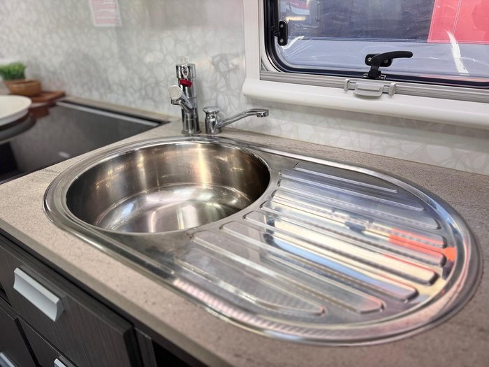 2018 Jayco Expanda Outback 17.56 Off-Road Bunk Family Van