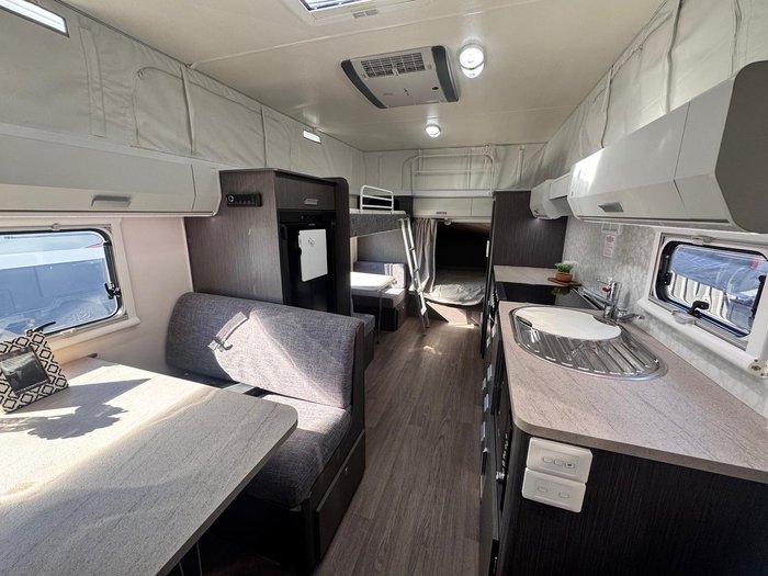 2018 Jayco Expanda Outback 17.56 Off-Road Bunk Family Van