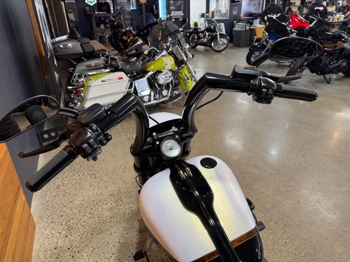 2017 Harley-davidson FXSE CVO PRO STREET BREAKOUT White