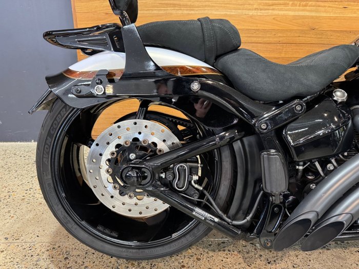2017 Harley-davidson FXSE CVO PRO STREET BREAKOUT White