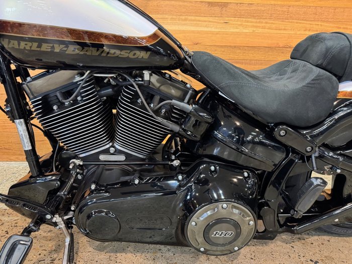 2017 Harley-davidson FXSE CVO PRO STREET BREAKOUT White