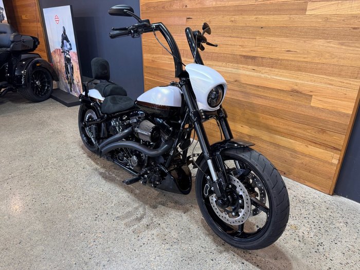 2017 Harley-davidson FXSE CVO PRO STREET BREAKOUT White